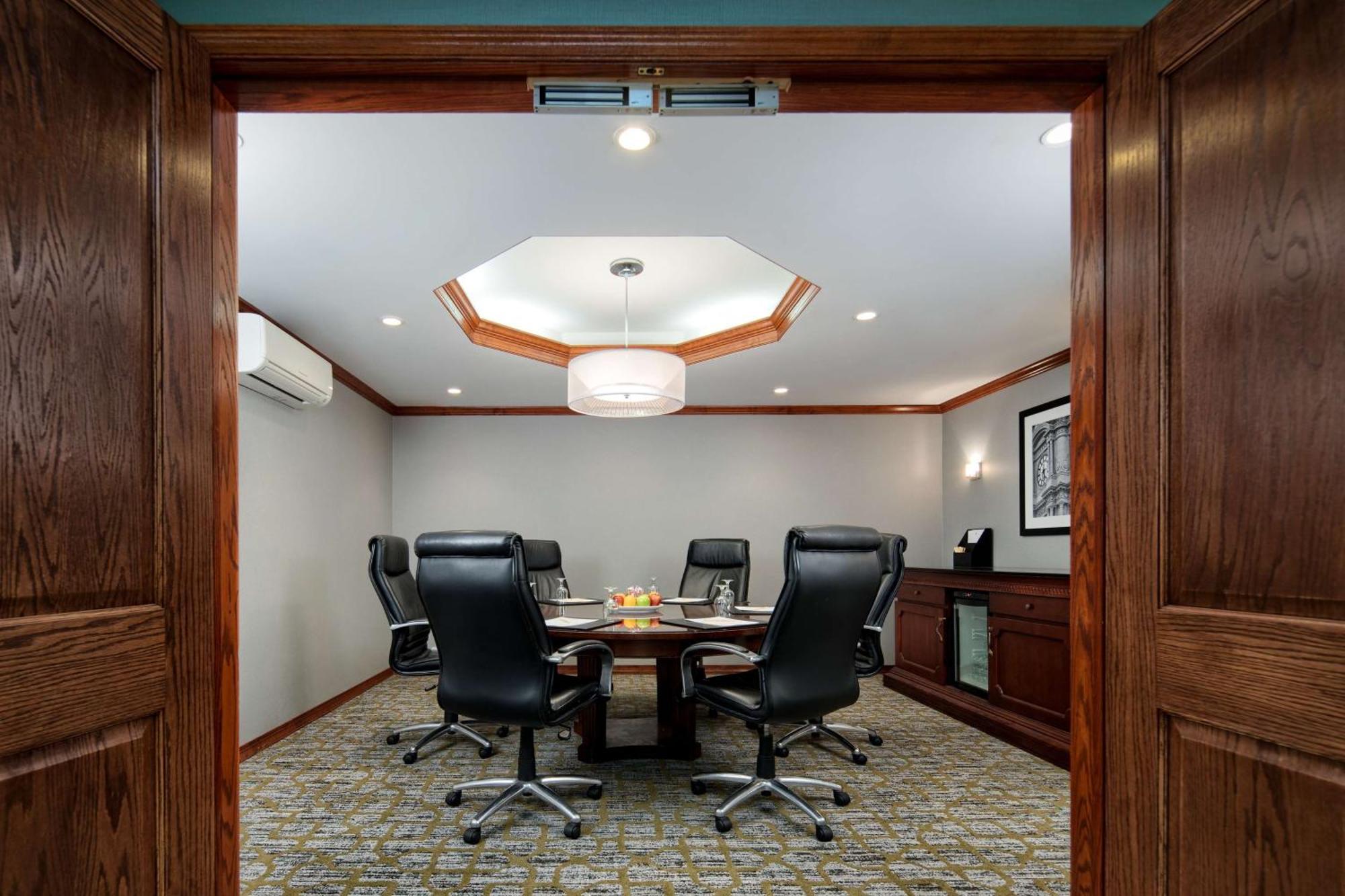 Doubletree By Hilton Philadelphia Airport Hotel Exterior foto