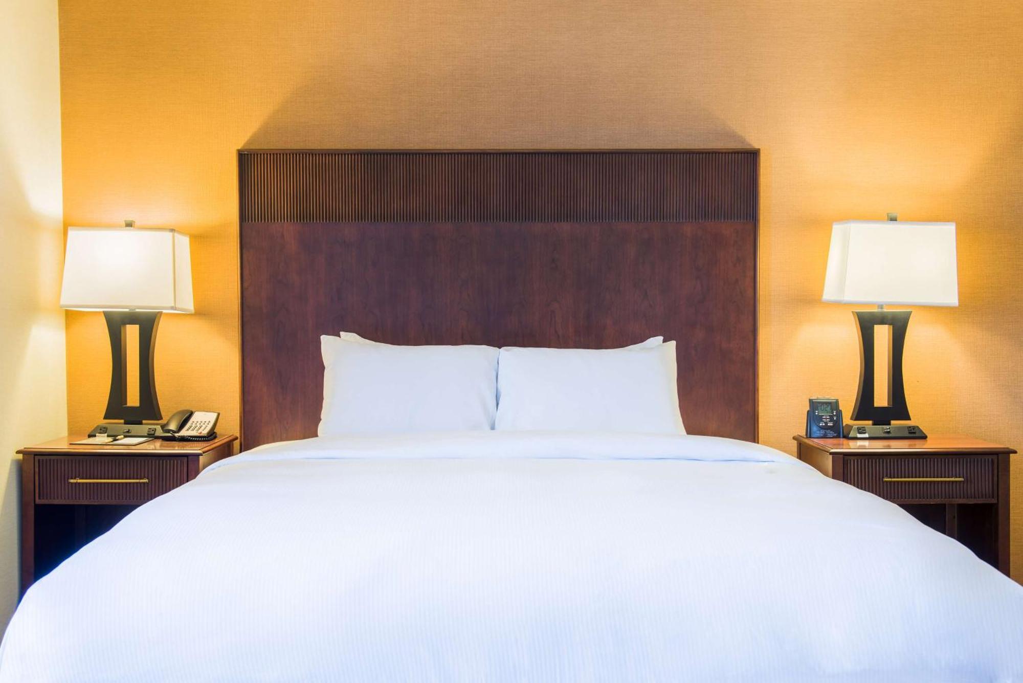 Doubletree By Hilton Philadelphia Airport Hotel Exterior foto