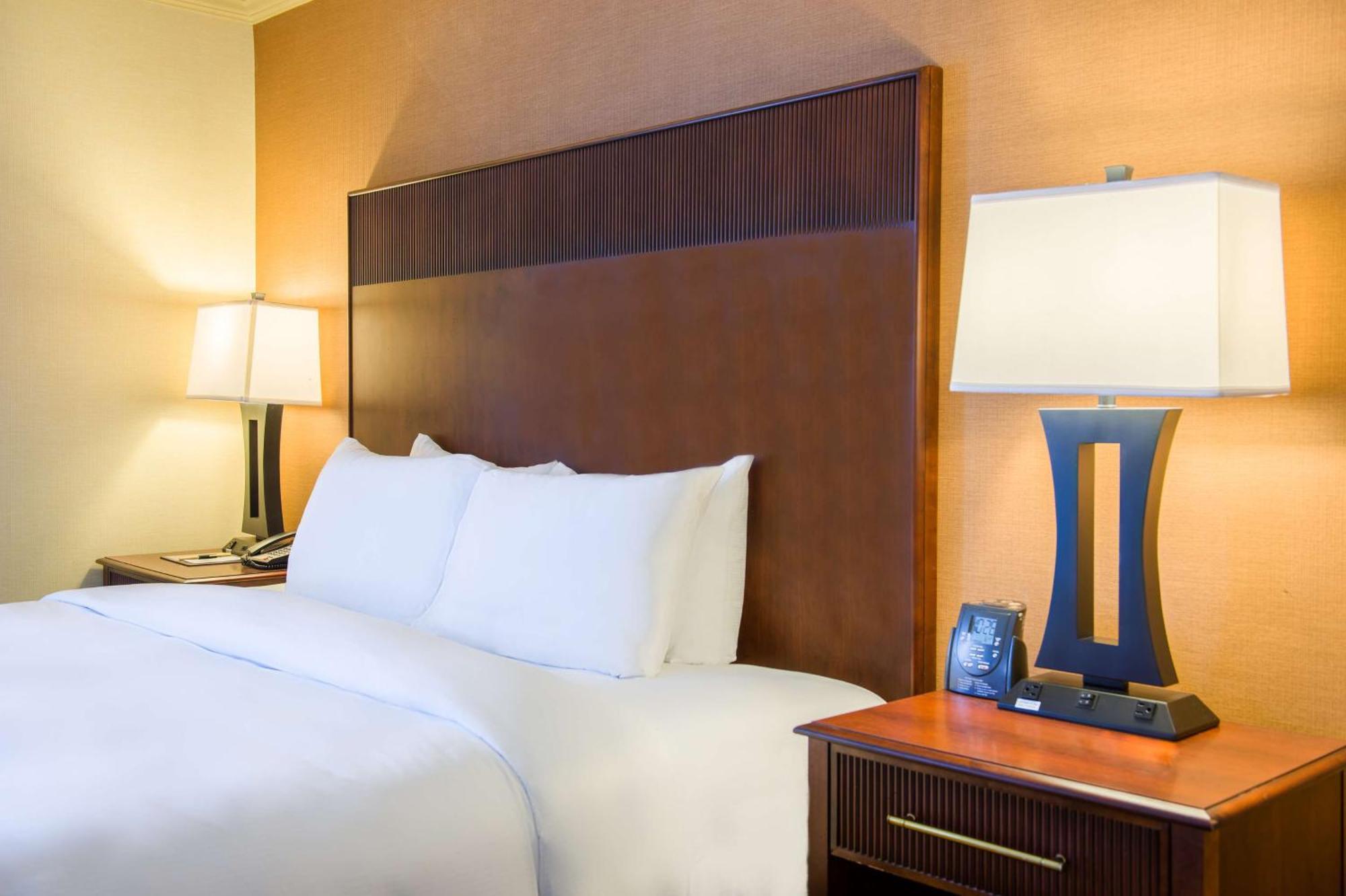 Doubletree By Hilton Philadelphia Airport Hotel Exterior foto